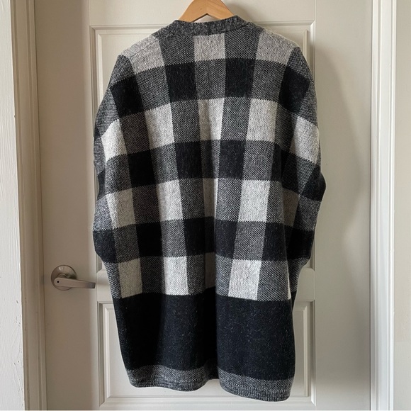 Banana Republic Fuzzy Buffalo Plaid Sweater Cape Size M/L - Picture 5 of 6
